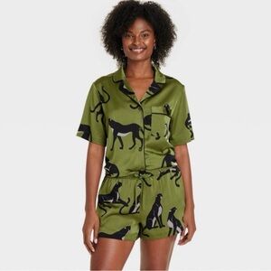 Auden Satin Notch Collar Short Sleeve and Shorts Pajama Set, Small with pockets!